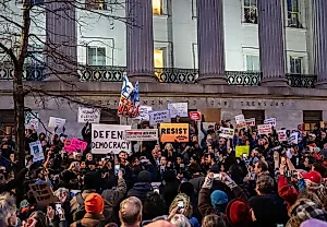 Как защитить свой телефон перед протестом: важные советы