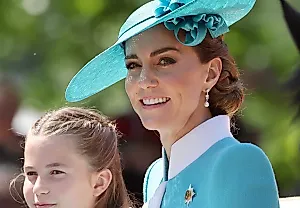 Мама и дочка в унисон: стиль Кейт и Шарлотты на Trooping the Colour 2025
