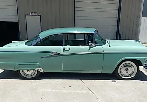 Ford Customline Victoria 1956 года — классика автопроизводства или цветочек для коллекционера?