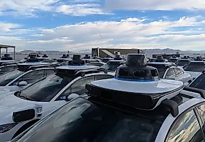 Нигде не спрячешься от роботакси: Waymo проложила новые маршруты по Калифорнии!