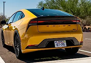 Рецензия на Toyota Prius Nightshade Edition 2025 года