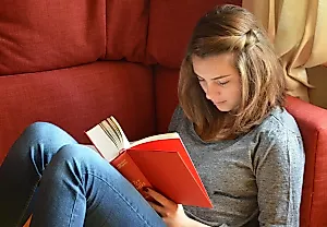 Чтение против одиночества: как книги спасают наш мозг и душу