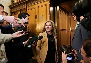 Сенаторы США снова пытаются открыть магазины приложений Apple и Google