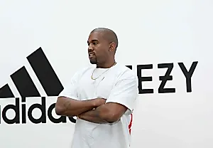 Adidas распродает последние Yeezy: прощай, мрак!