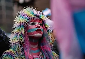 ACLU подает в суд на NEA из-за анти-LGBTQ+ мандата Трампа