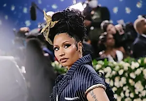 Nicki Minaj снова троллит демократов. На этот раз — про "эффект прививки"