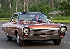 Юбилей Chrysler: ретро, концепты и отчаяние американской мечты