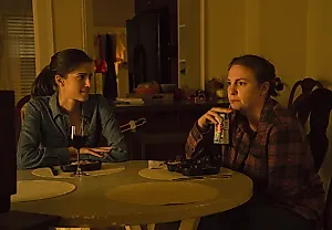 Лена Данэм размышляет о перезапуске сериала «Девочки»: «Я бы всегда работала с этим кастом»