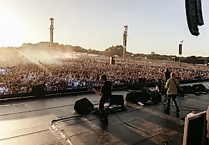 Oasis: музыка сквозь стены