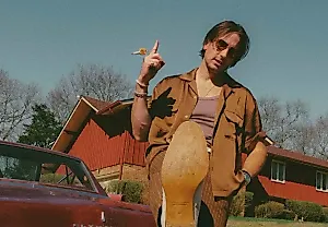Russell Dickerson, Bailey Zimmerman и Luke Combs ворвались в топ-10 радиочарта