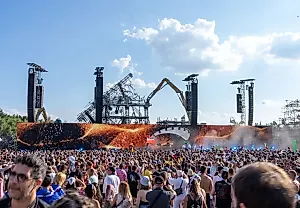 Tomorrowland открыли новый Mainstage после пожара: фестиваль продолжается по расписанию