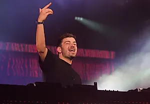 Martin Garrix благодарит Metallica за помощь сценой после пожара на Tomorrowland