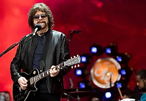 Jeff Lynne отменяет последние концерты ELO: конец эпохи в стиле чёрной комедии