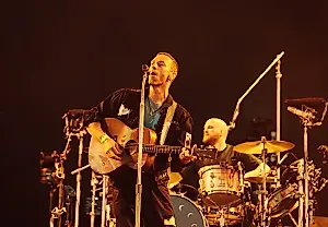 Гендиректор Astronomer ушёл после поцелуйной камеры на концерте Coldplay