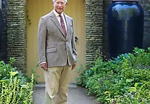 Король Чарльз и "бегство" садовников: что не так в Highgrove