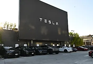 Tesla открывает ретро-обжорную на зарядке в Лос-Анджелесе