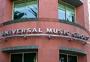 Европейская комиссия исследует сделку Universal и Downtown