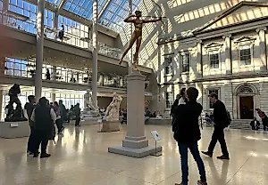 Метрополитен-музей отмечает рекордный рост посещаемости