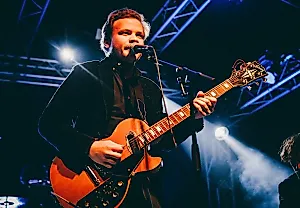 Geordie Greep исполнил Black Sabbath в честь Оззи Осборна в Бирмингеме