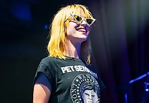 Hayley Williams запускает новый сингл — поклонники вне себя от восторга