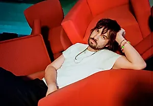 Tame Impala запускает новую эру с треком «End of Summer».
