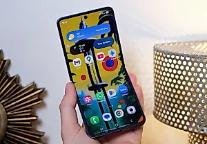 Samsung обновил Galaxy Z Flip 7: больше экран и батарея, но камеры прежние