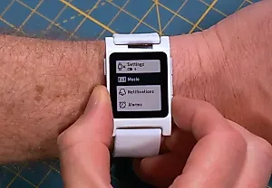 Pebble возвращается: культовые смарт-часы снова в деле