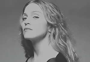 Madonna выпустила альбом Veronica Electronica, 27 лет спустя после Ray of Light