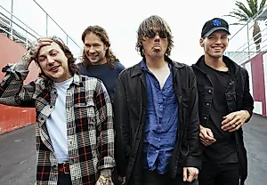 My Chemical Romance достали песню "War Beneath The Rain" из музыкальных недр на Dodgers Stadium