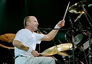 Phil Collins жив и не в хосписе: официальное заявление