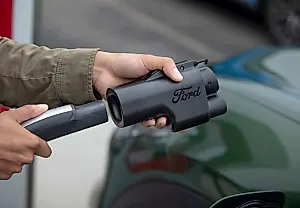Ford закончил раздавать бесплатные адаптеры NACS – заряжайтесь за 200!