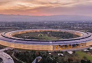 Tim Cook пред кризисом: отчёт Apple на грани срыва