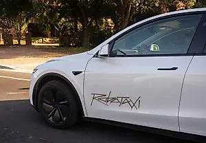 Tesla запускает «роботакси» с водителями в Сан-Франциско