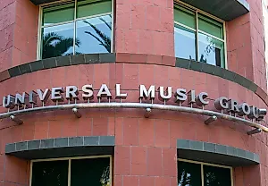 Финансовые итоги Universal Music Group: рост подписок сильнее падения физики