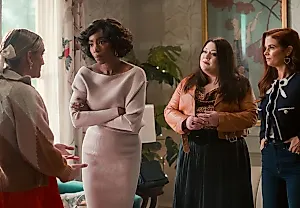 JoAnna Garcia Swisher развеивает слухи о беременности в новом сезоне Sweet Magnolias
