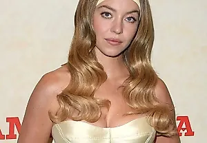 Sydney Sweeney и триумф повязок-обручив из 90-х на красной дорожке