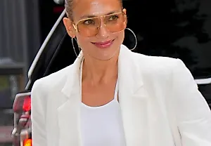 Дорогой стиль Дженнифер Лопес: культовая сумка Hermès Kelly за $87 000
