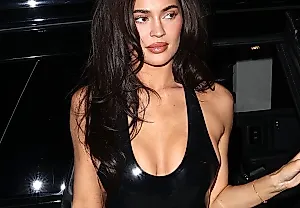 Kylie Jenner со своей редкой Birkin за $46 000: позируй и завидуй