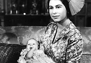Как королева ушла в "сумерки" ради родов: история рождения принцессы Анны
