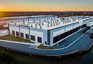 Амазон строит центр дороже страны