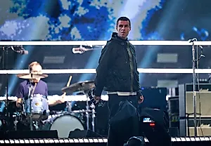 Лиам Галлахер запретил бросать тамбурины и маракасы на концертах Oasis