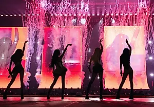 BLACKPINK на Уэмбли: шоковый розовый сатурн