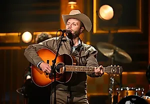 Charley Crockett выступает в защиту Бейонсе и раскритиковывает коллег