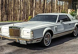 Легендарный 1979 Lincoln Continental Mark V: Зелёная мечта или автомобиль для коллекционеров?
