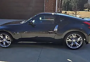 Nissan 370Z 2012 года: купе мечты или просто пыльный кузов?