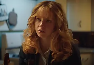 Холзи поддержала фильм «Americana» на фоне скандала вокруг рекламной кампании Sydney Sweeney