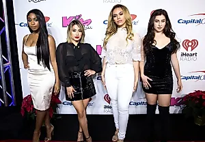 Внезапное воссоединение Fifth Harmony на концерте Jonas Brothers в Далласе