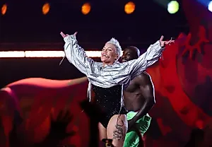 P!nk заразилась кишечной палочкой в отпуске
