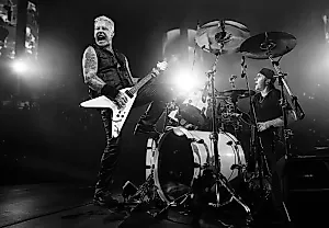 Metallica в стиле Apple: раскинув эмоции и слезы фанатов