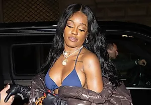 Azealia Banks раскритиковала состав Гластонбери: «Почему The 1975 выше, чем Franz Ferdinand?»